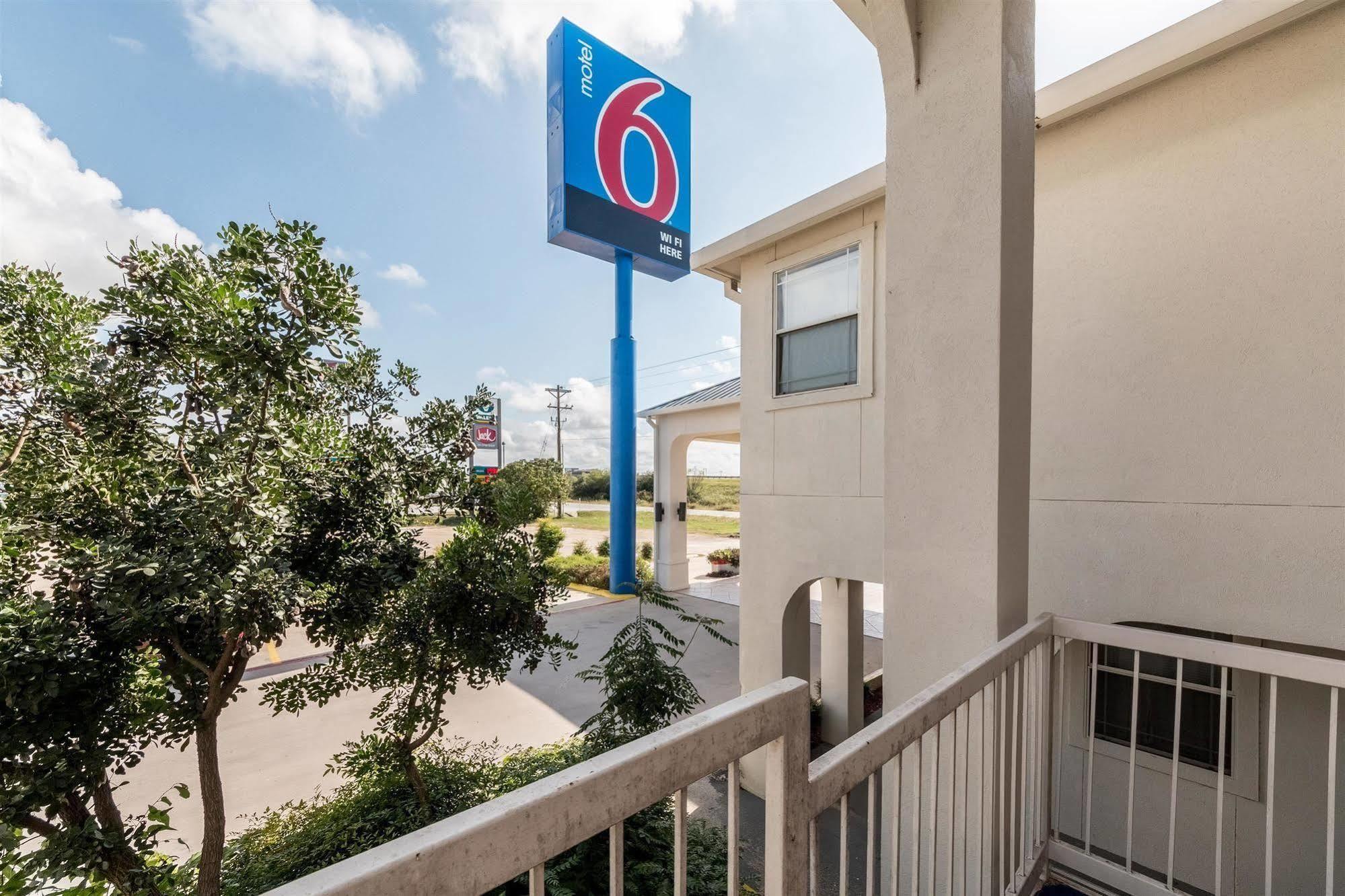 Motel 6 Seguin Tx Esterno foto
